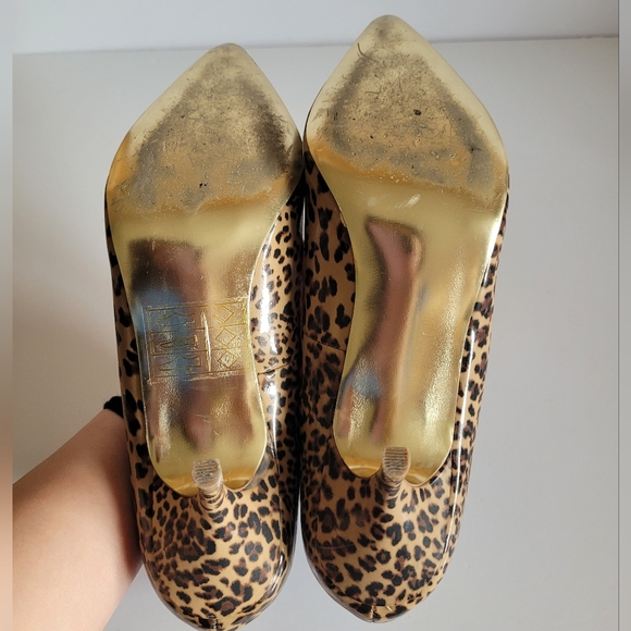 Bebe Sexy Animal Print Cheetah Women's Olivia Leo-Leopard patterned Heels 8 - Picture 5 of 7